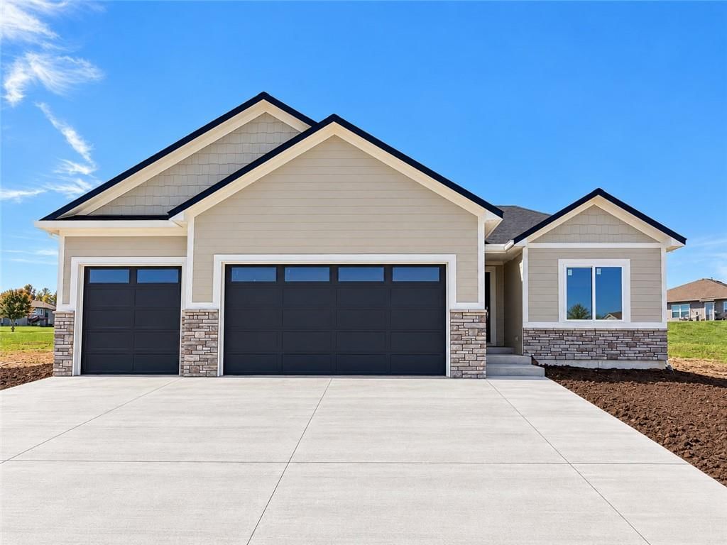 8013 SE Crumley Court, Blue Springs, MO: listing photo 2