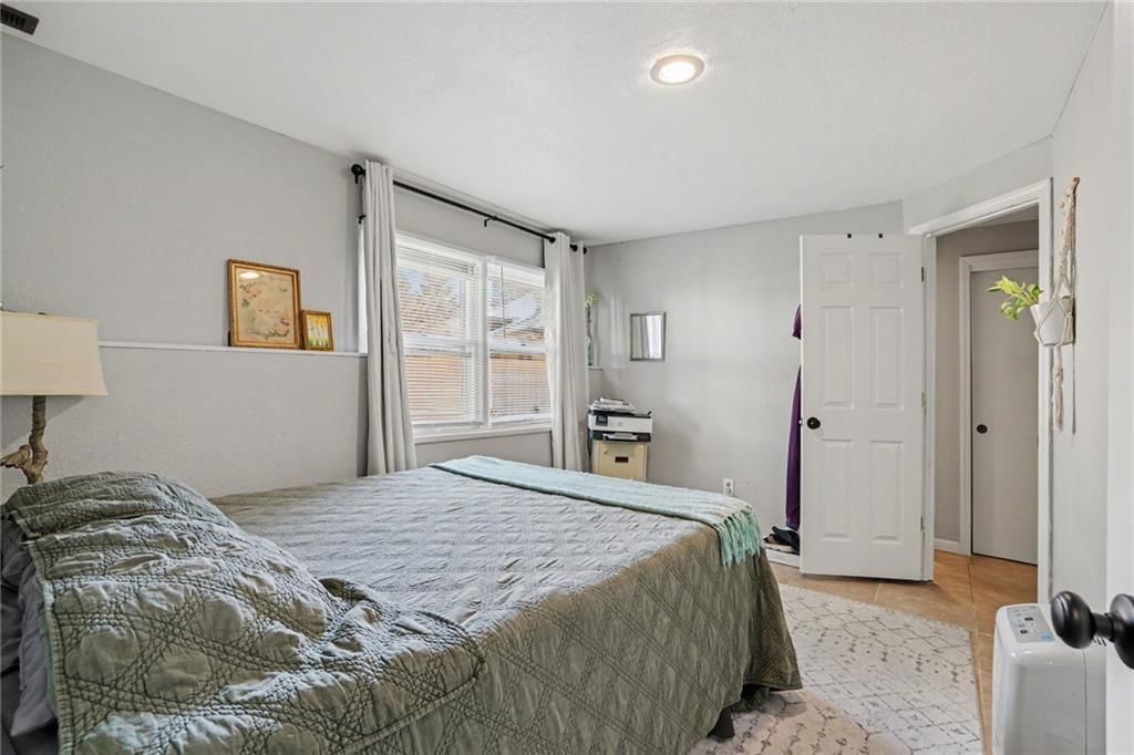 200 W 104th Terrace — photo 28