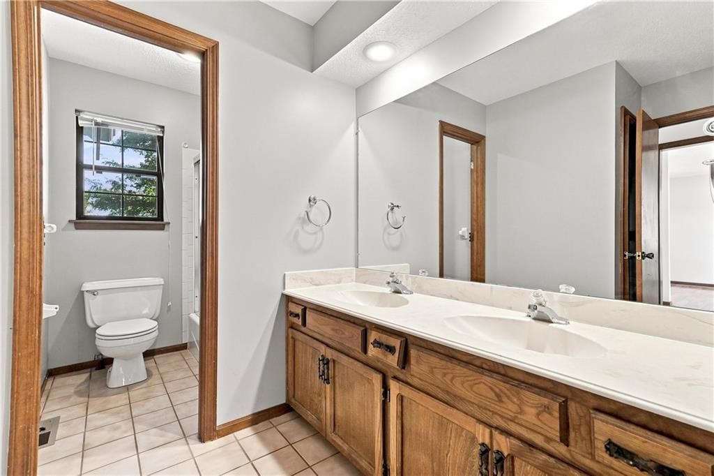 10924 W 115th Street — photo 18
