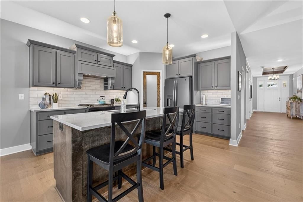 Photo 9 of 50 - 1100 NE Goshen Court, Lee's Summit, MO 64064