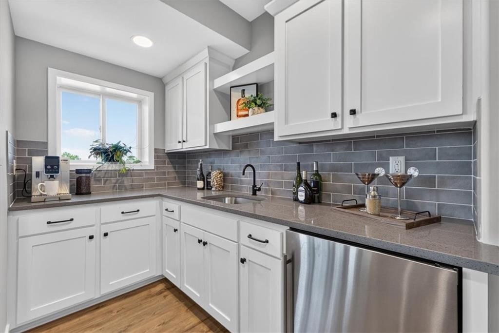 Photo 36 of 50 - 1100 NE Goshen Court, Lee's Summit, MO 64064