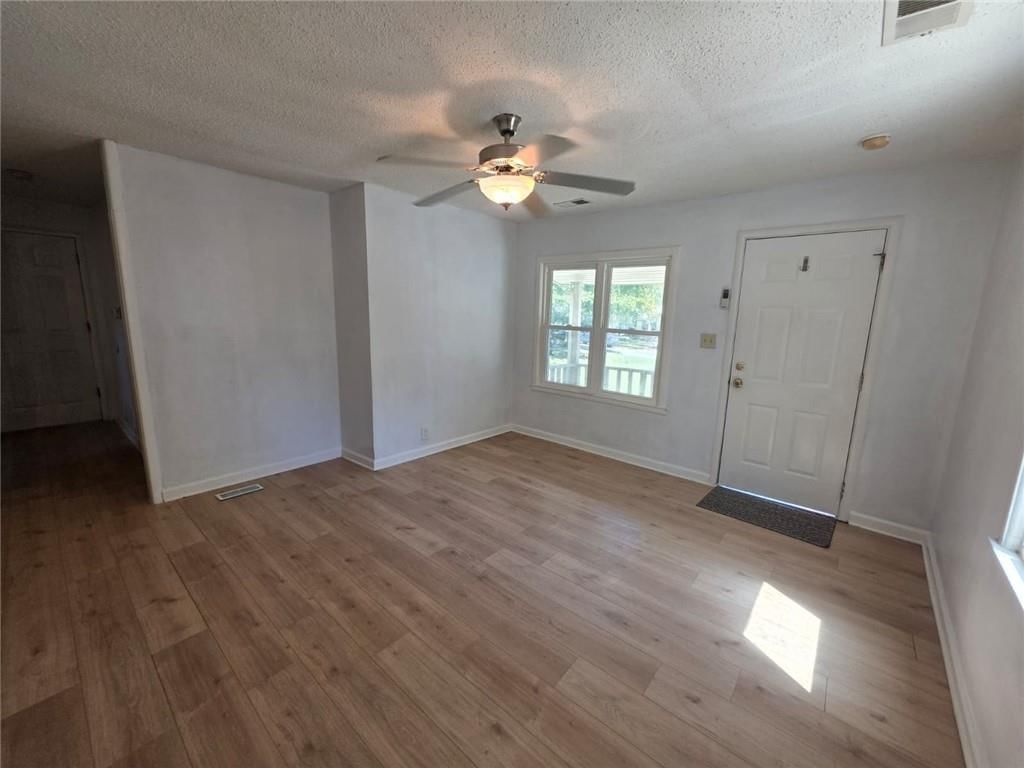 1112 Leslie Street — photo 8
