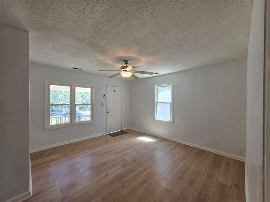1112 Leslie Street — photo 10