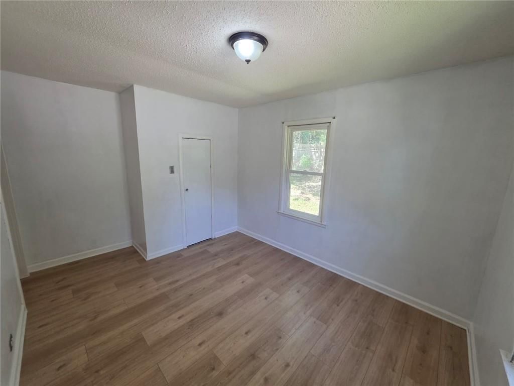 1112 Leslie Street — photo 11