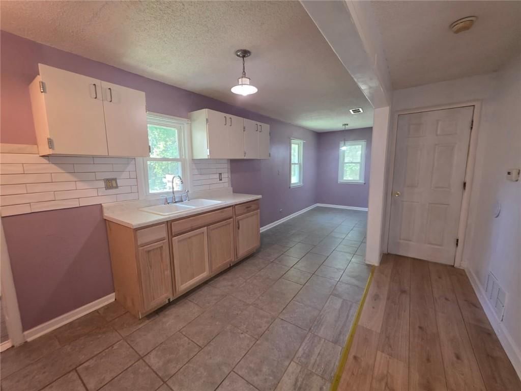 1112 Leslie Street — photo 12