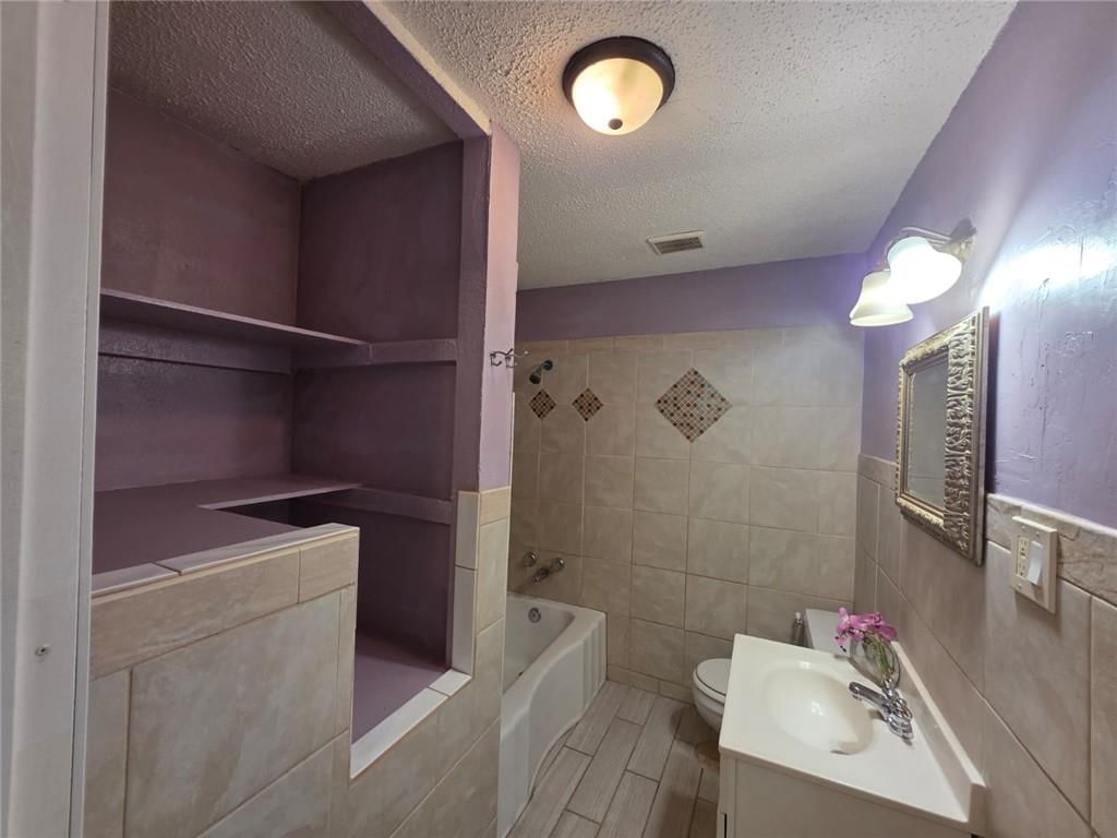 1112 Leslie Street — photo 14