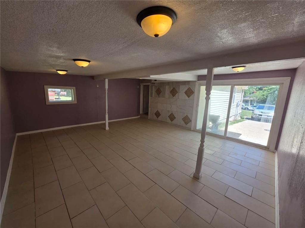 1112 Leslie Street — photo 18