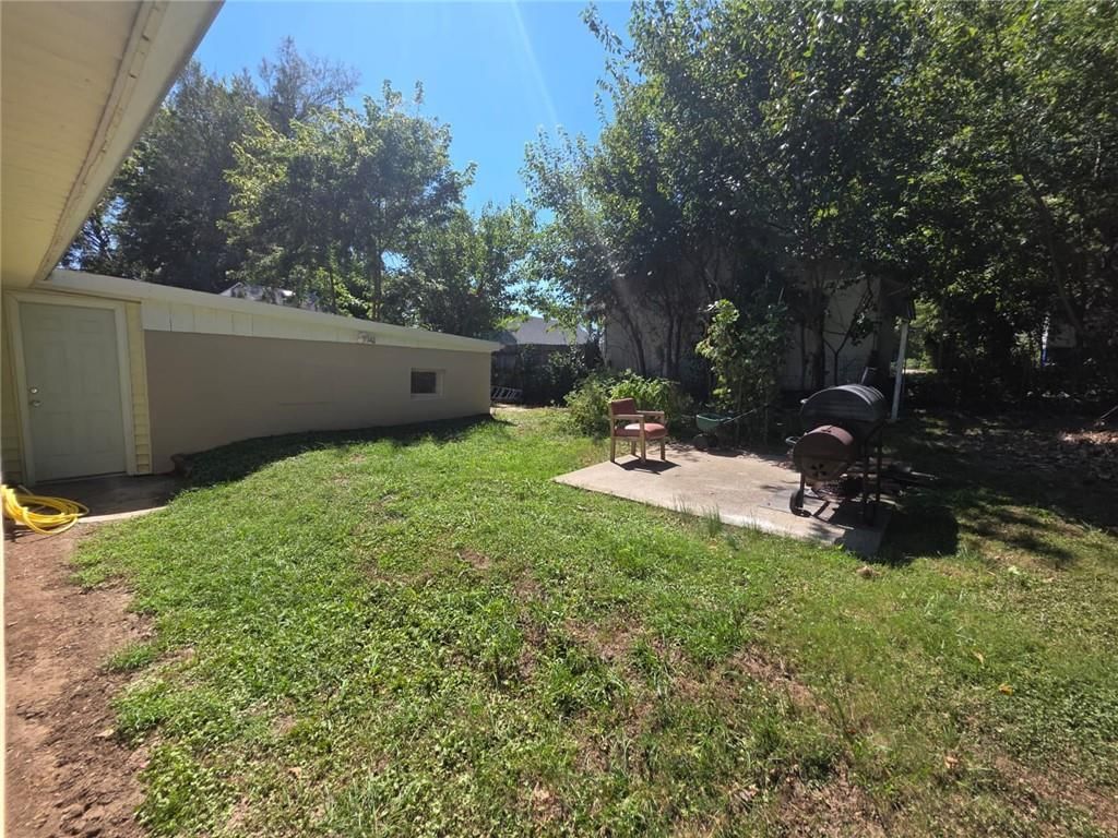 1112 Leslie Street — photo 20