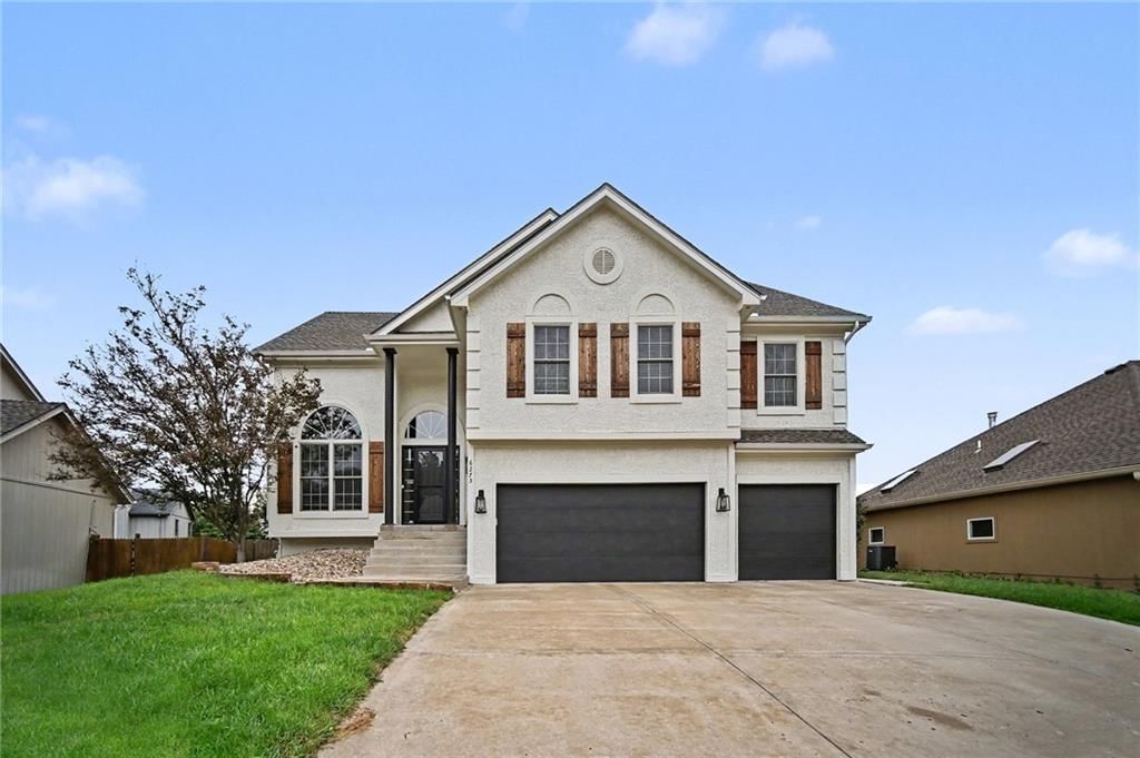 6275 N Nevada Avenue, Parkville, MO: listing photo 2