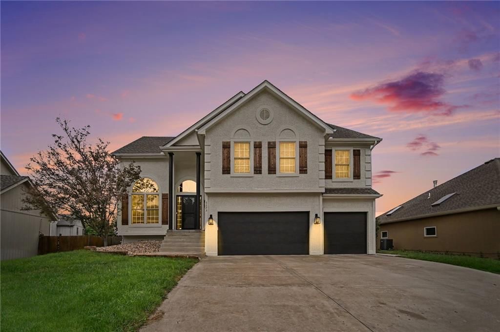 6275 N Nevada Avenue, Parkville, MO: listing photo 3