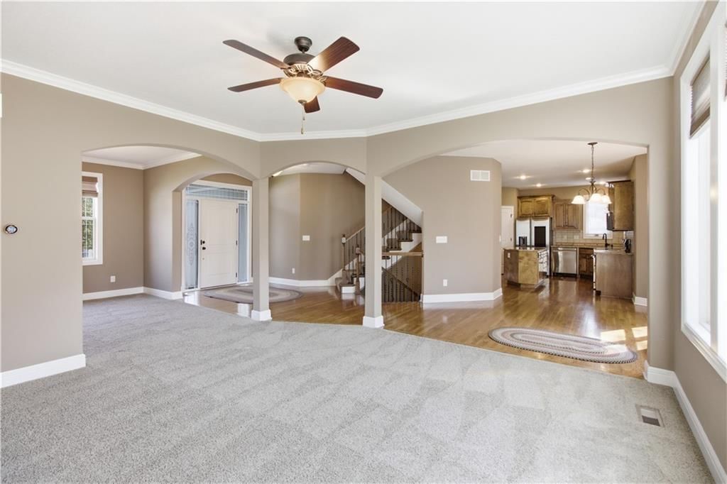 Photo 12 of 63 - 11454 S Lakecrest Drive, Olathe, KS 66061