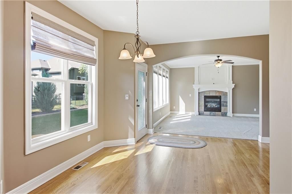 Photo 17 of 63 - 11454 S Lakecrest Drive, Olathe, KS 66061