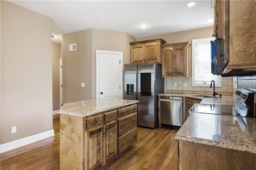 Kitchen backsplash at 11454 S Lakecrest Drive, Olathe, KS 66061