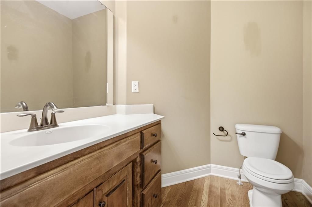 Photo 23 of 63 - 11454 S Lakecrest Drive, Olathe, KS 66061