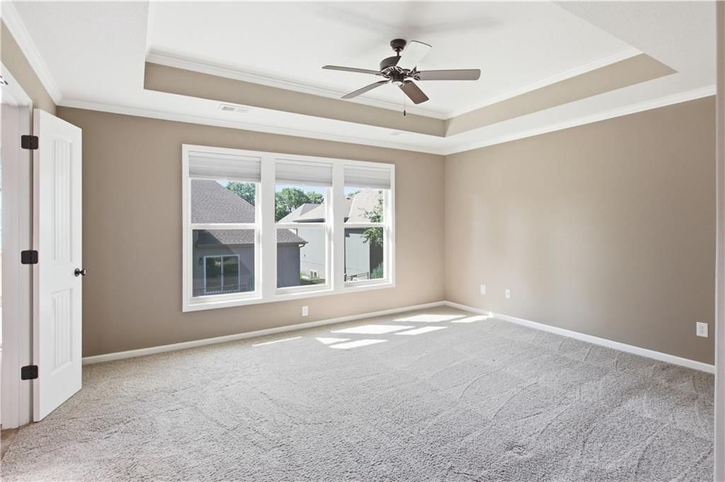 Photo 25 of 63 - 11454 S Lakecrest Drive, Olathe, KS 66061
