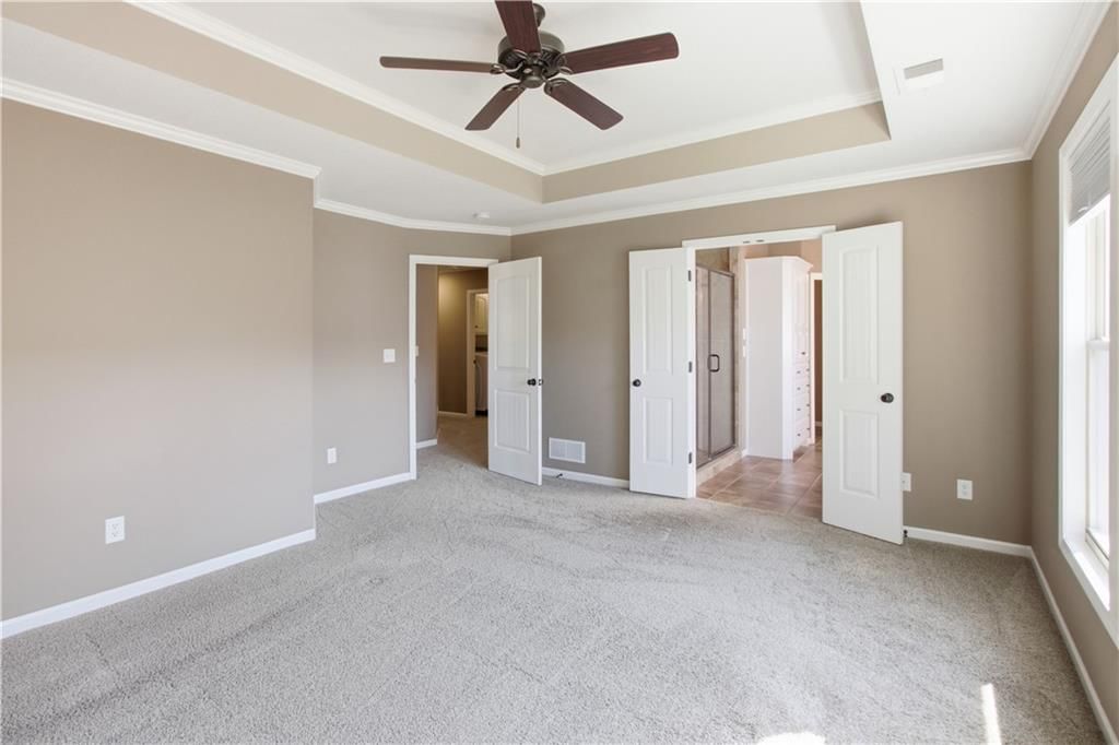 Photo 27 of 63 - 11454 S Lakecrest Drive, Olathe, KS 66061