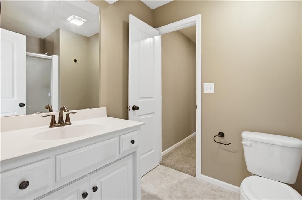 Photo 37 of 63 - 11454 S Lakecrest Drive, Olathe, KS 66061