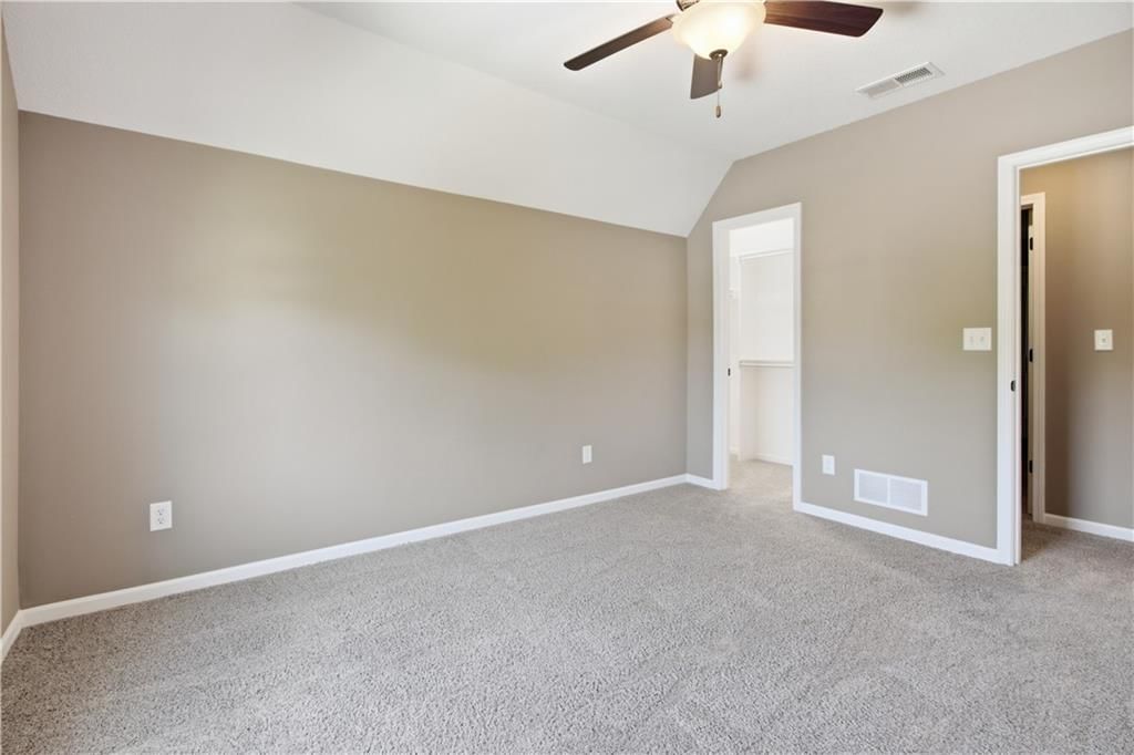 Photo 41 of 63 - 11454 S Lakecrest Drive, Olathe, KS 66061