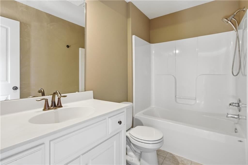 Photo 45 of 63 - 11454 S Lakecrest Drive, Olathe, KS 66061