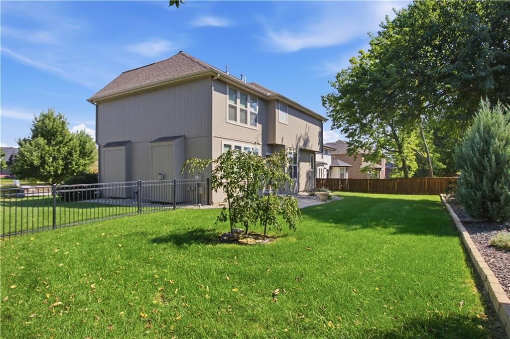 Photo 57 of 63 - 11454 S Lakecrest Drive, Olathe, KS 66061