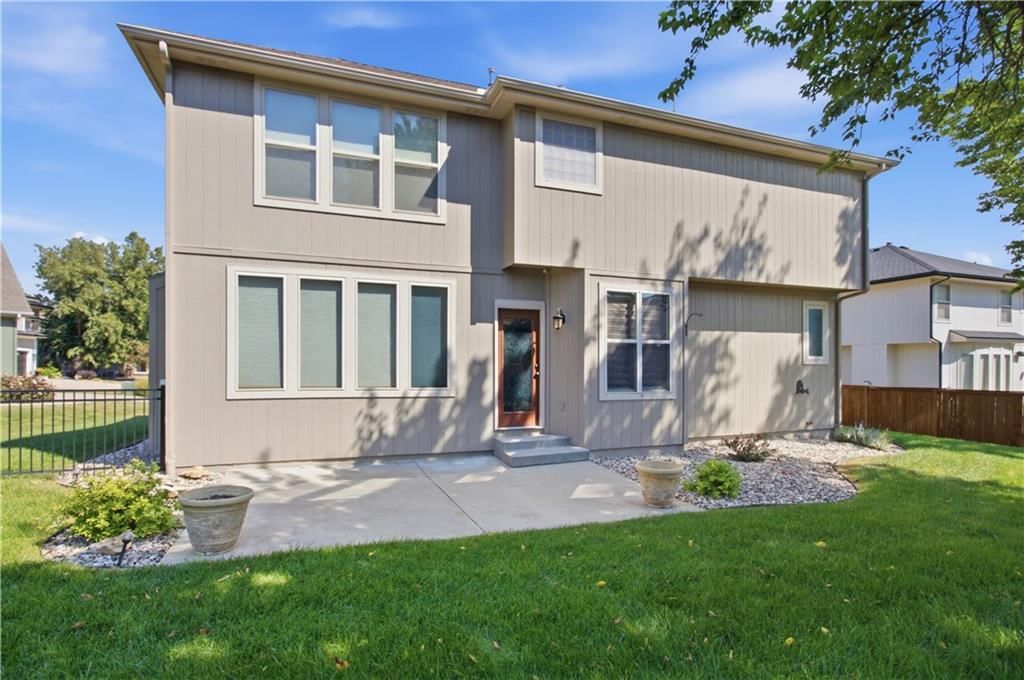 Concrete patio at 11454 S Lakecrest Drive, Olathe, KS 66061