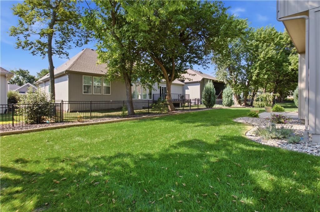 Photo 60 of 63 - 11454 S Lakecrest Drive, Olathe, KS 66061