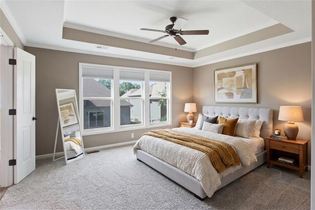 Tray ceiling and carpet at 11454 S Lakecrest Drive, Olathe, KS 66061