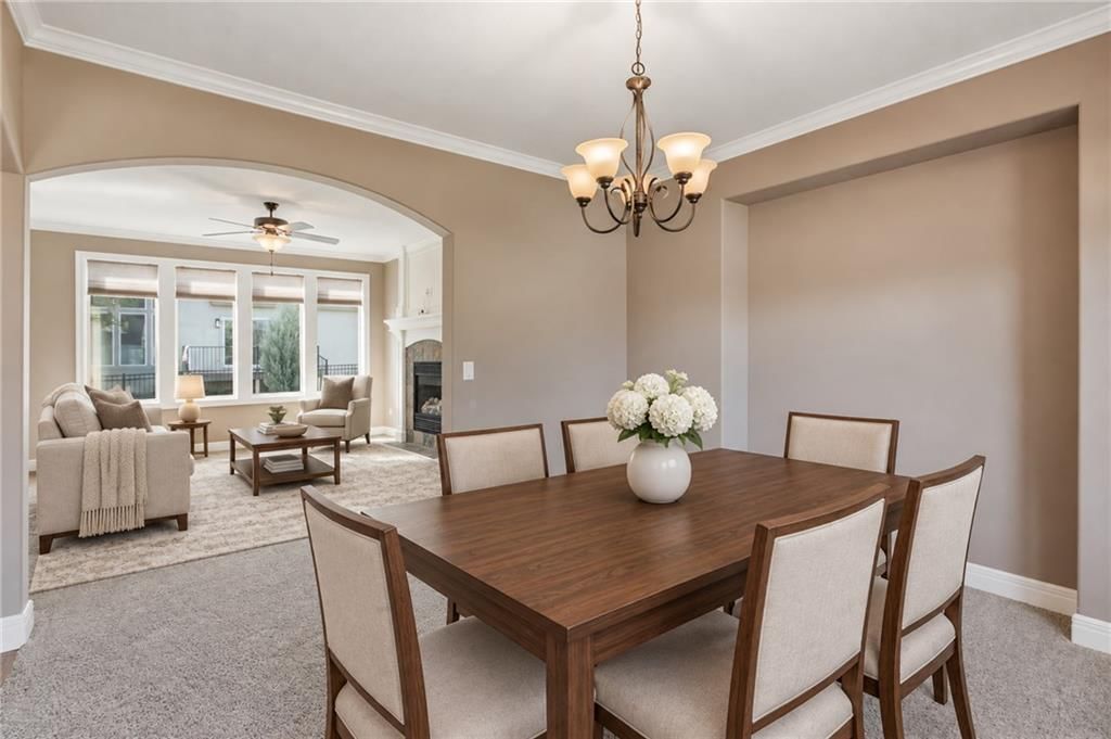Chandelier at 11454 S Lakecrest Drive, Olathe, KS 66061