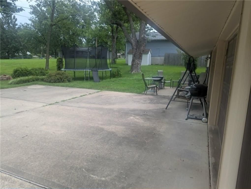 1104 W Forrest Lane — photo 39