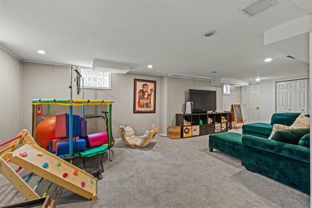 7911 Charlotte Street — photo 24