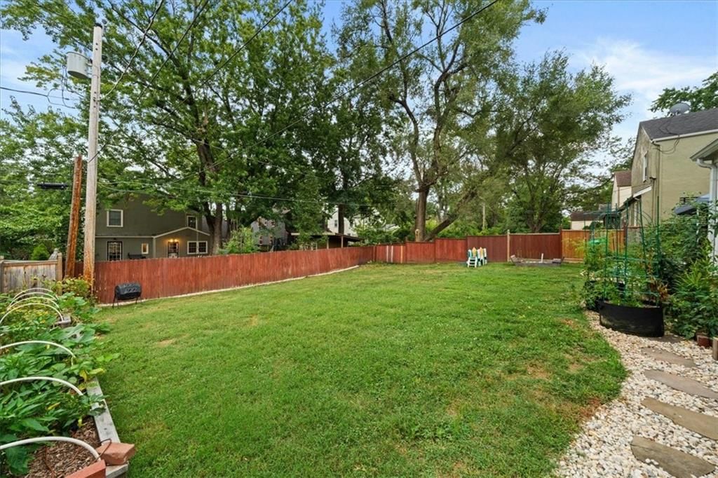 7911 Charlotte Street — photo 28