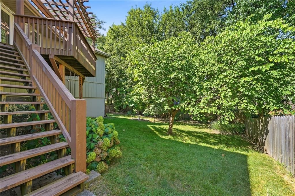 2558 NE Dale Hunter Lane — photo 20