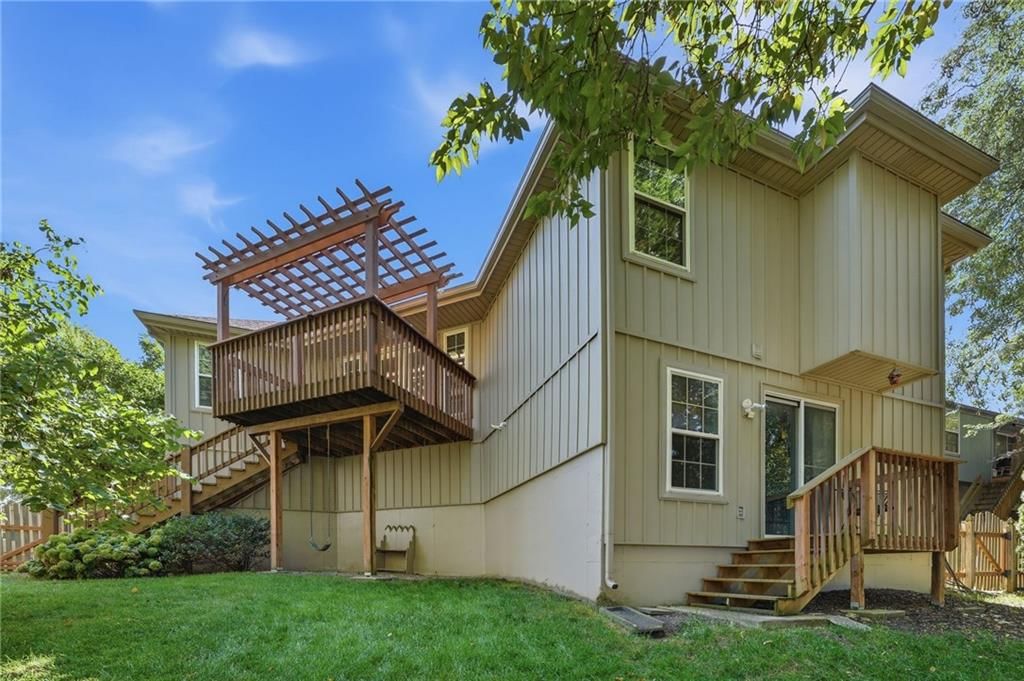 2558 NE Dale Hunter Lane — photo 21