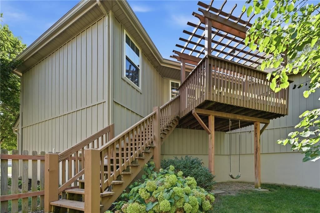 2558 NE Dale Hunter Lane — photo 23