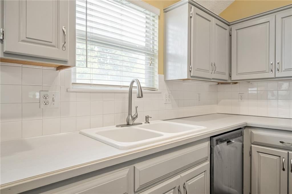 1008 N Clinton Street — photo 27