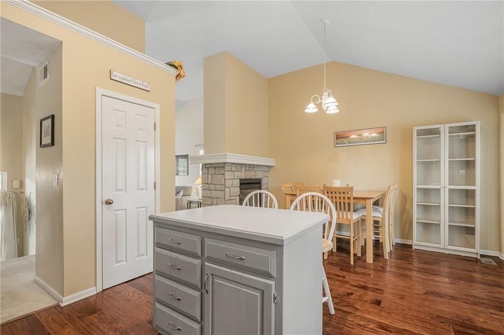 1008 N Clinton Street — photo 28