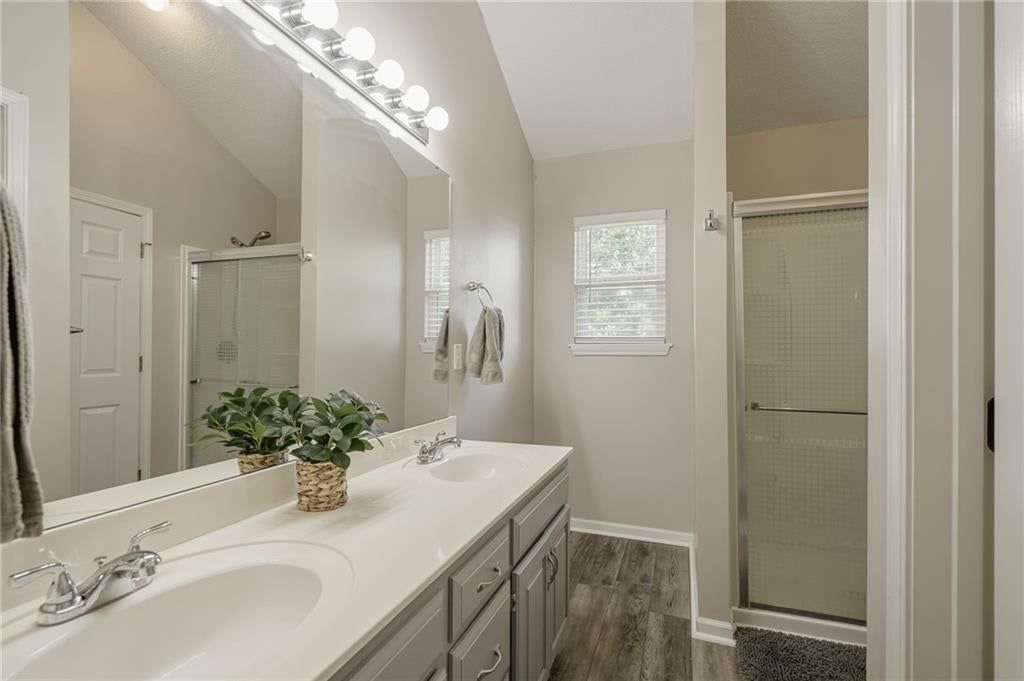 1008 N Clinton Street — photo 33