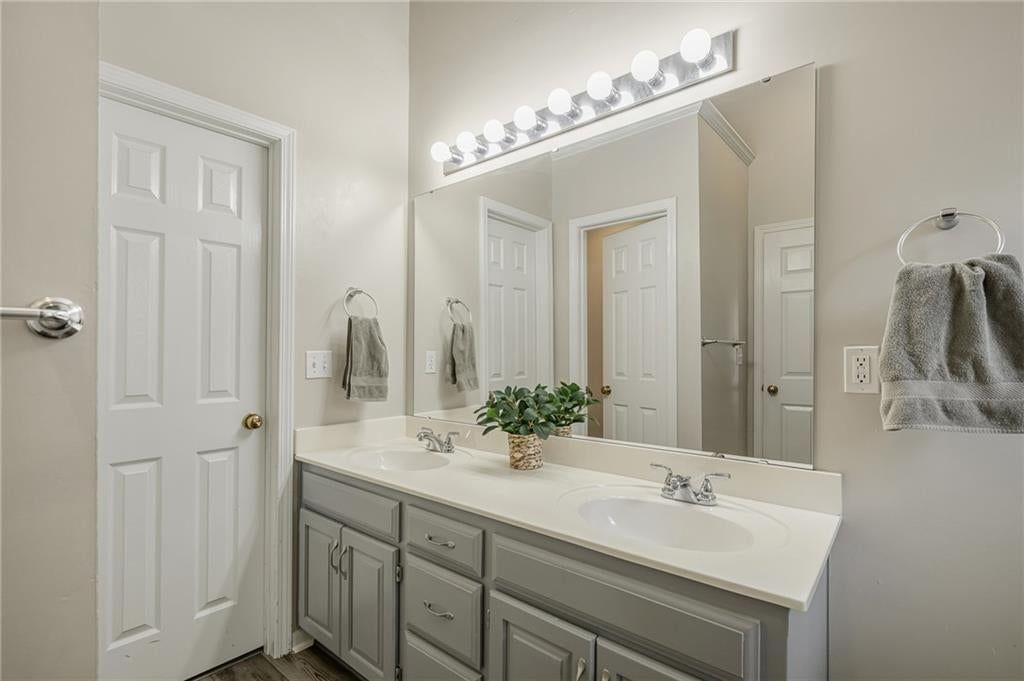 1008 N Clinton Street — photo 35