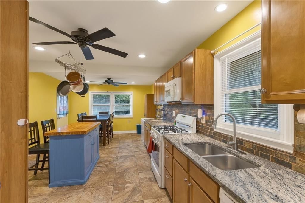 6761 N Woodland Avenue — photo 11