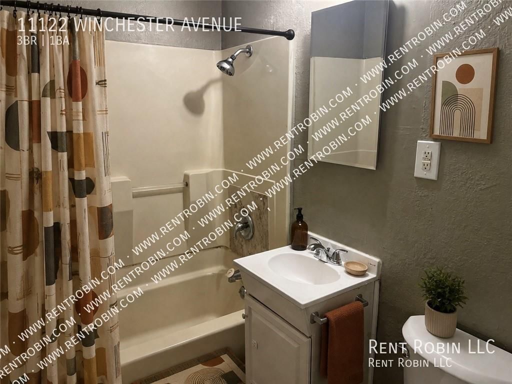 11122 Winchester Avenue — photo 8