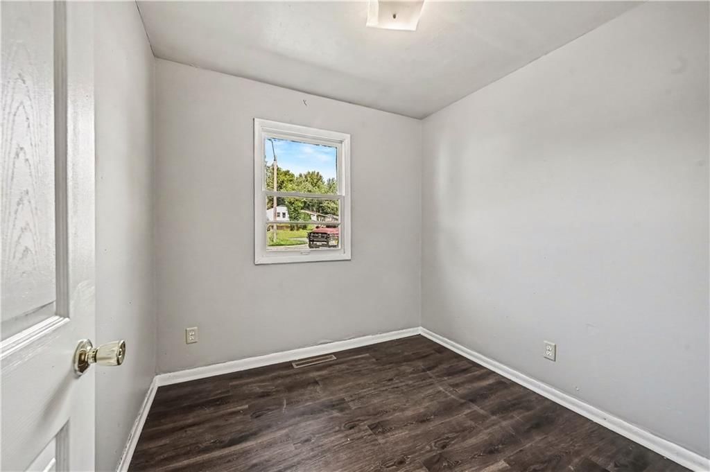 4024 Lawndale Avenue — photo 8