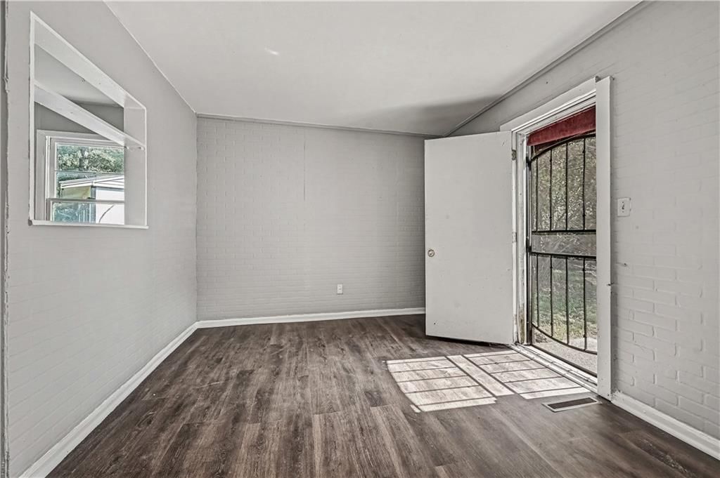 4024 Lawndale Avenue — photo 13