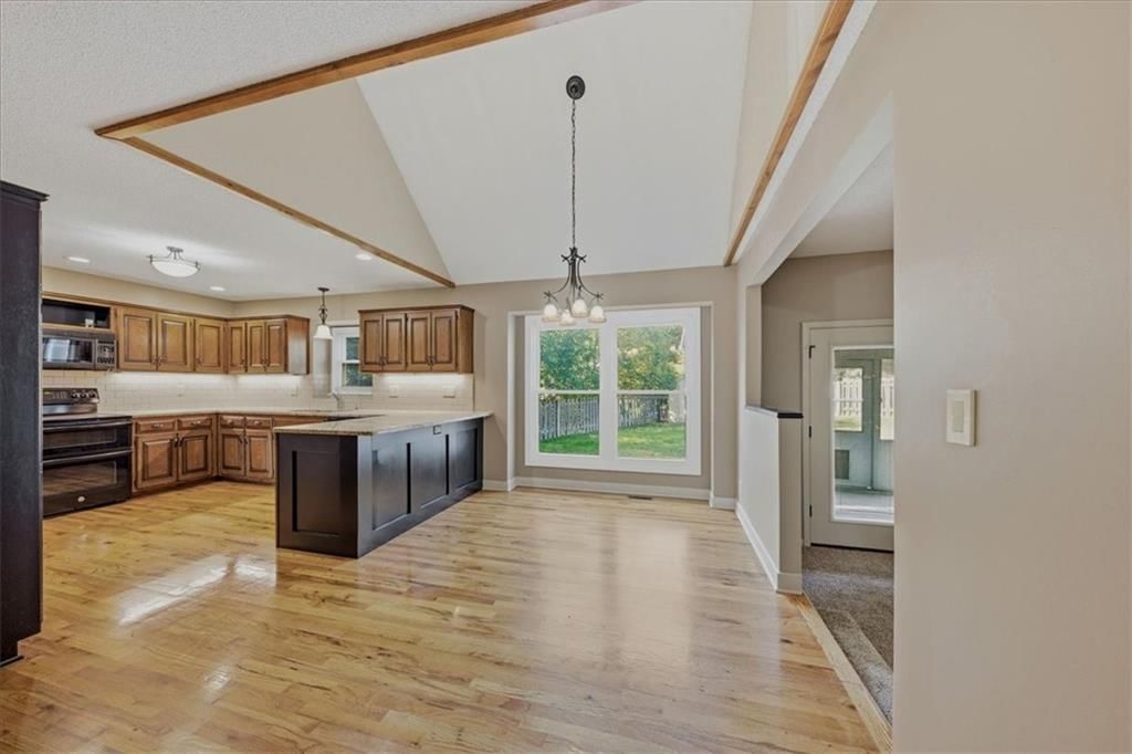 10232 Tracy Avenue — photo 8