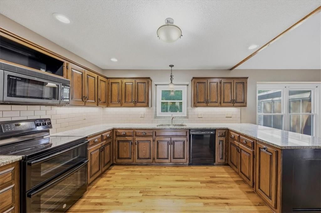 10232 Tracy Avenue — photo 9