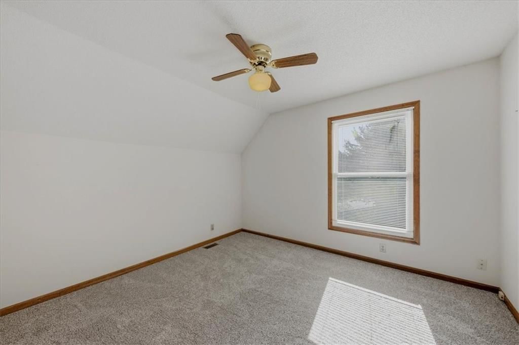 10232 Tracy Avenue — photo 17