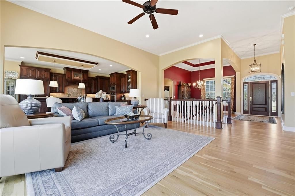 10405 N Saint Clair Avenue — photo 4