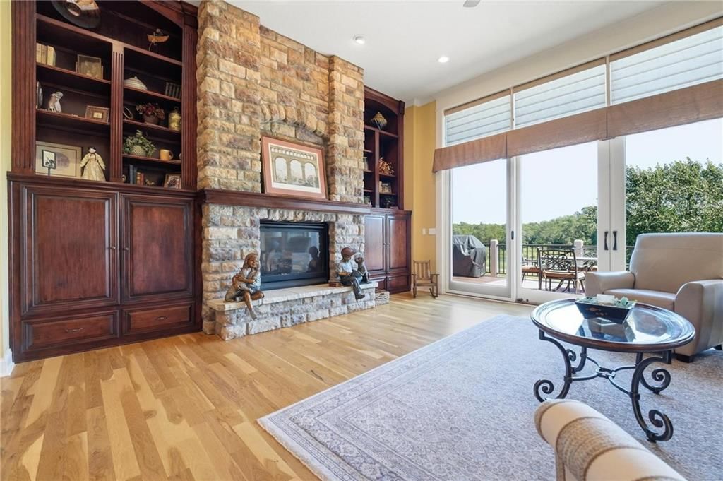 10405 N Saint Clair Avenue — photo 7