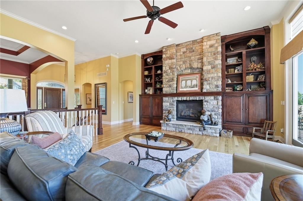 10405 N Saint Clair Avenue — photo 8