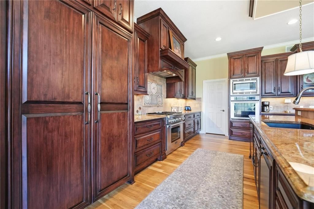 10405 N Saint Clair Avenue — photo 14