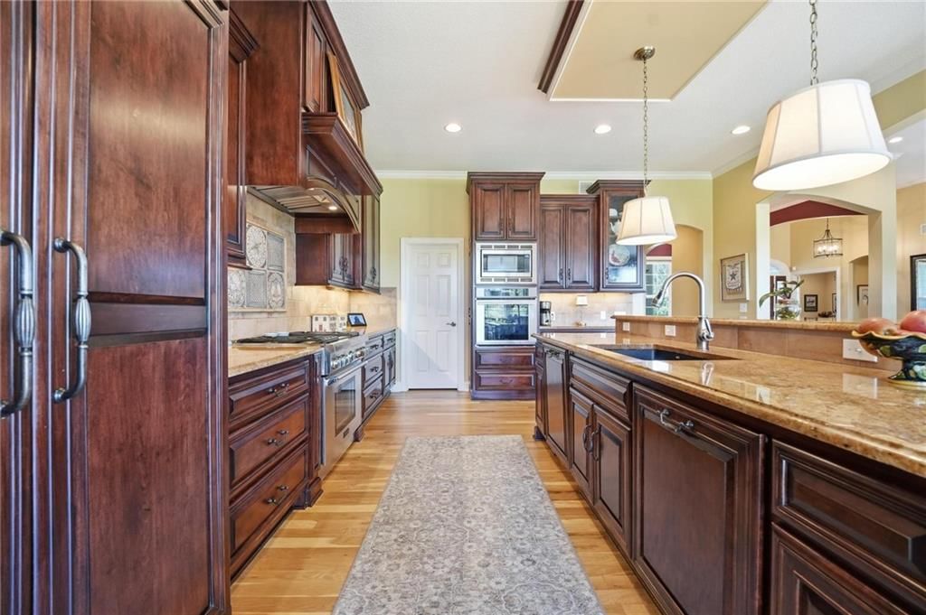 10405 N Saint Clair Avenue — photo 15